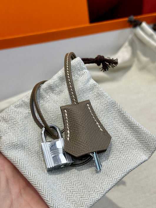 Kelly 28 Etoupe Luxury Bag