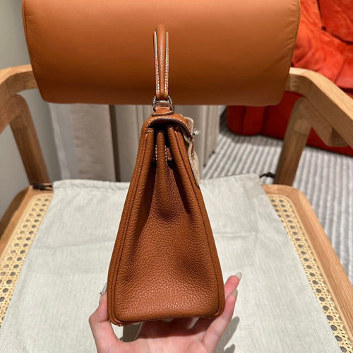 Kelly 25 Gold Calfskin Luxury Bag