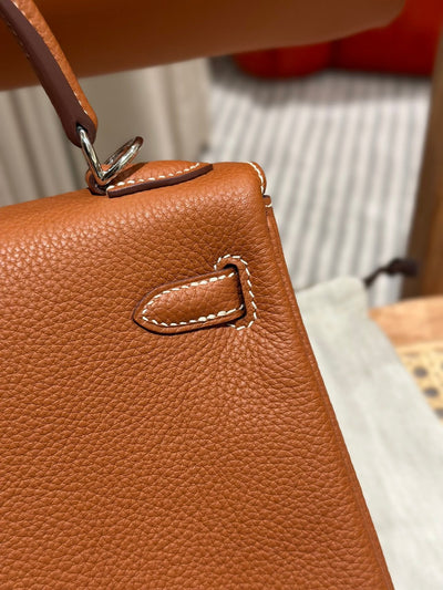 Kelly 25 Gold Calfskin Luxury Bag