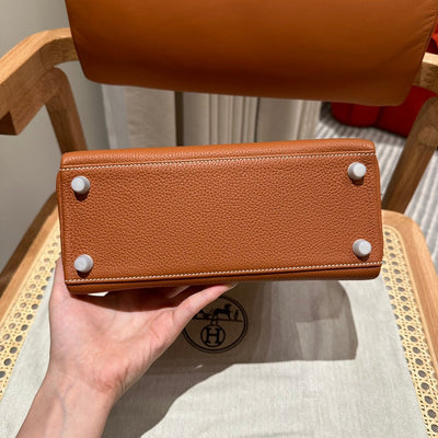 Kelly 25 Gold Calfskin Luxury Bag