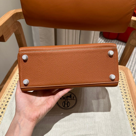 Kelly 25 Gold Calfskin Luxury Bag