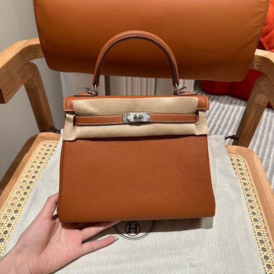 Kelly 25 Gold Calfskin Luxury Bag